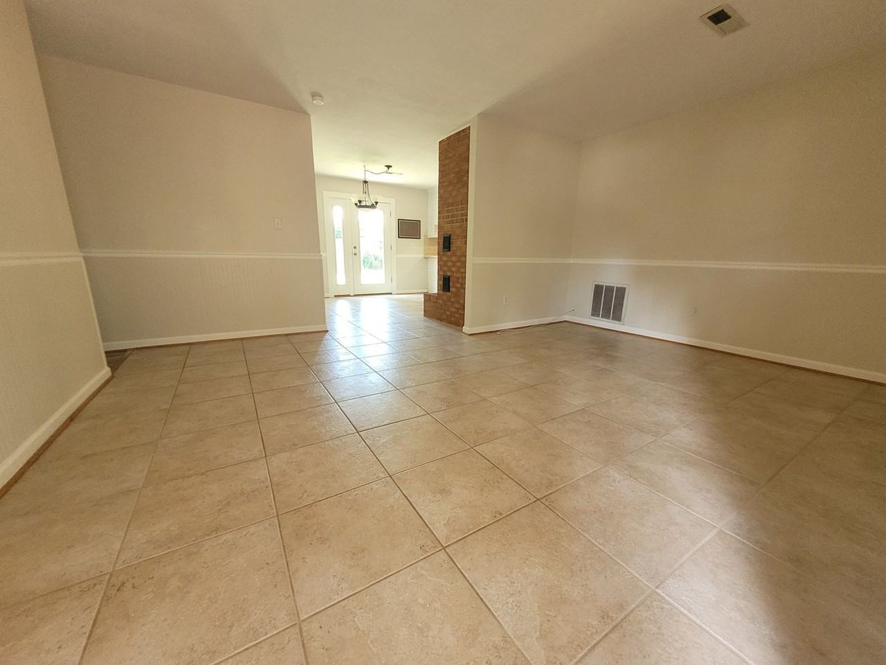 2237 Maple St - Photo 3 of 17