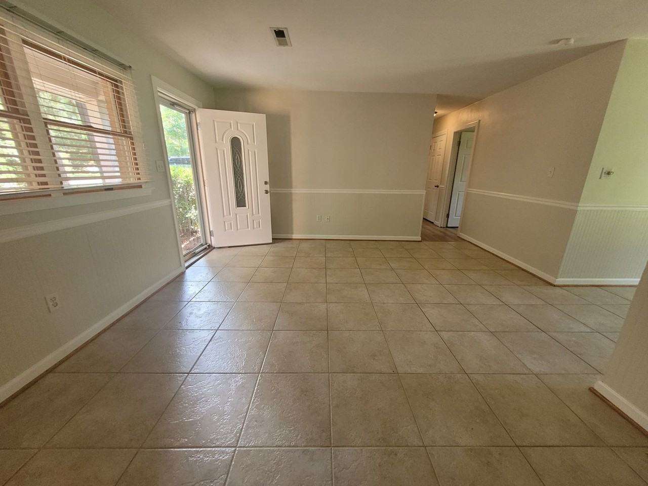2237 Maple St - Photo 4 of 17