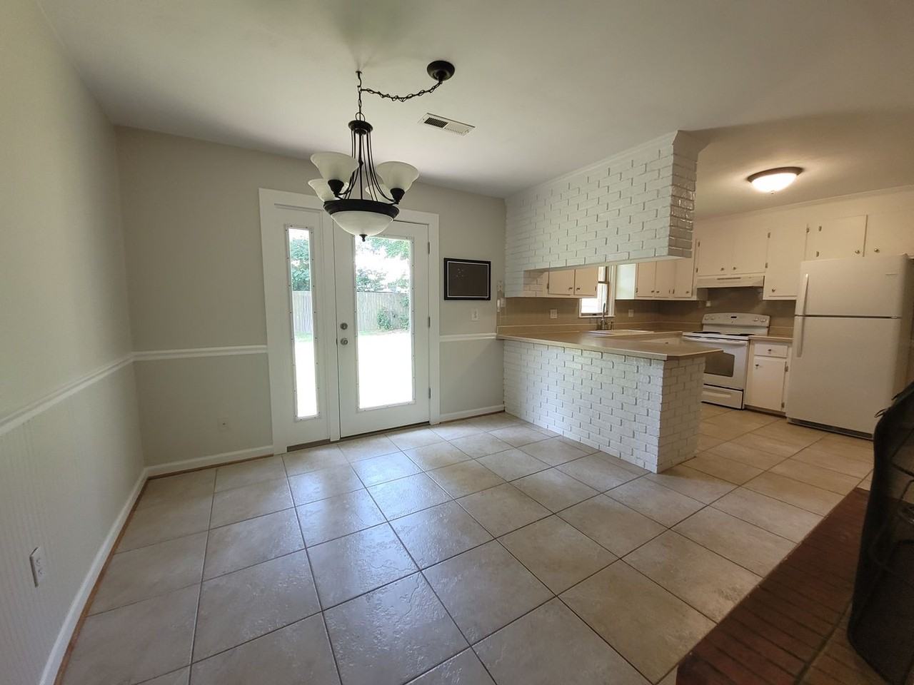 2237 Maple St - Photo 7 of 17