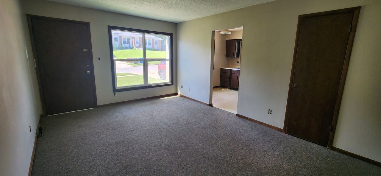 103 Loomis Ave - Photo 2 of 11