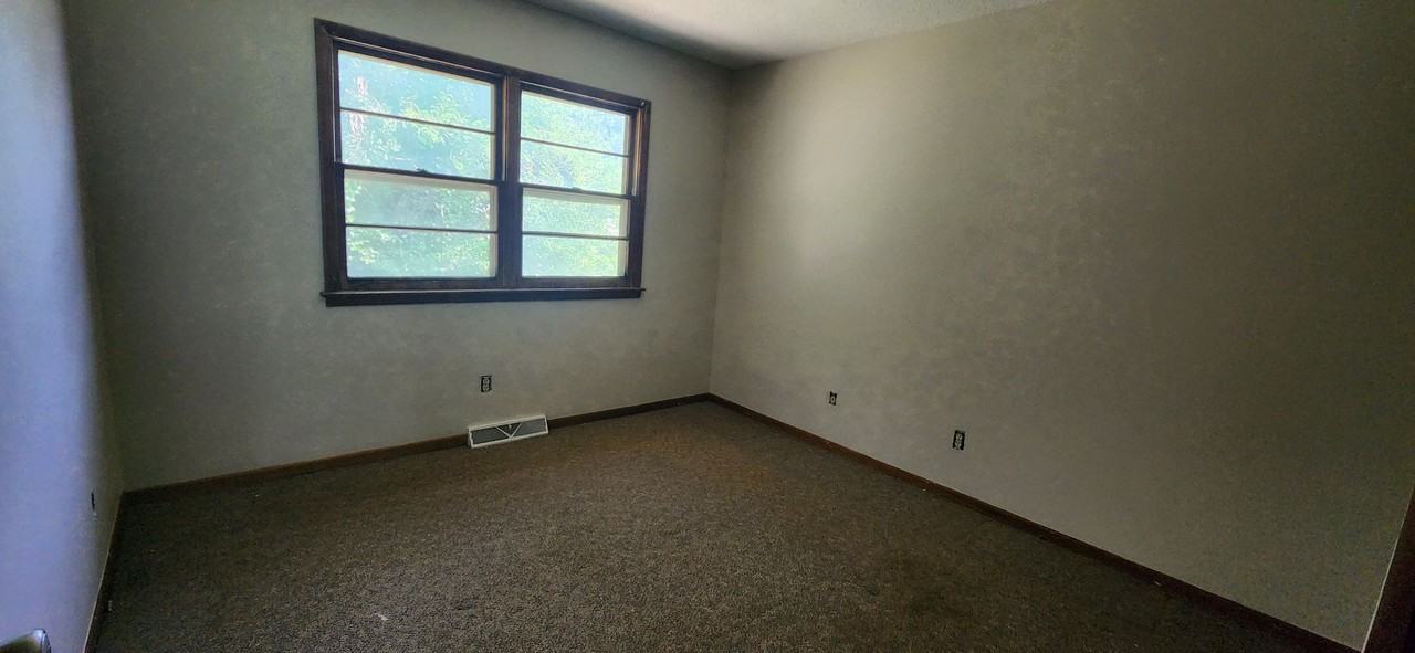 103 Loomis Ave - Photo 3 of 11
