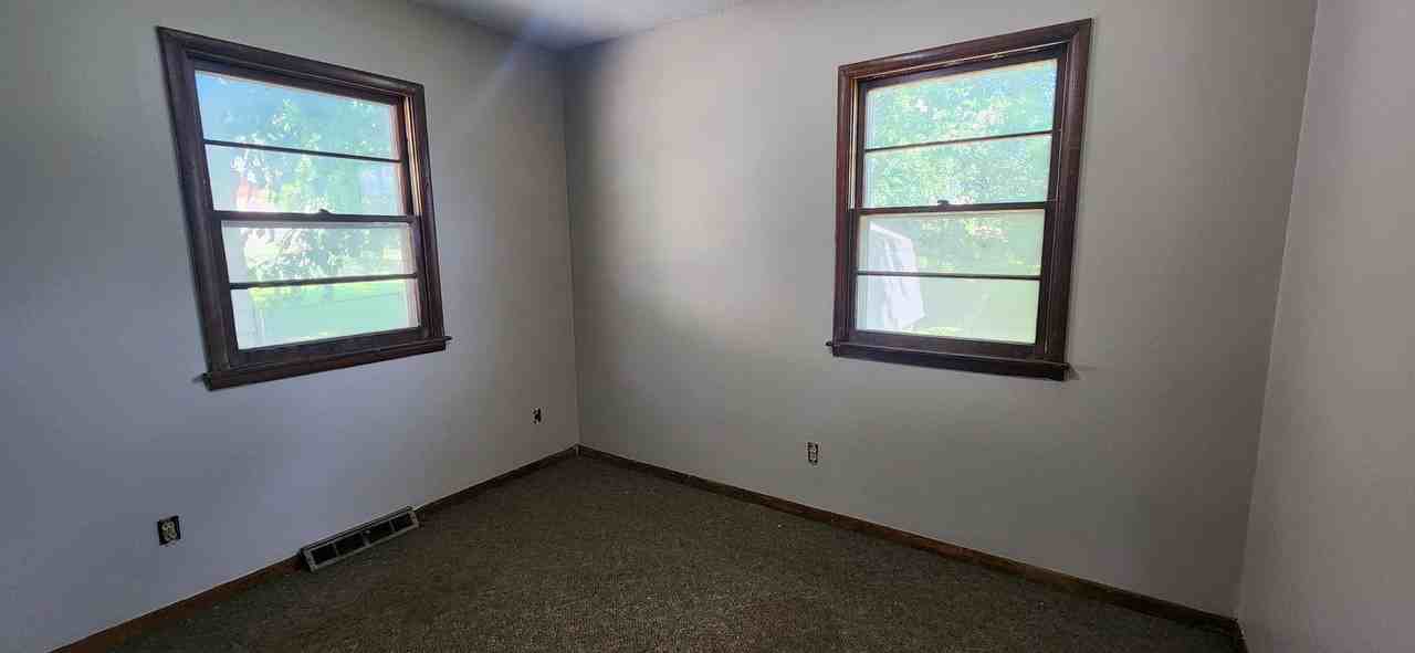 103 Loomis Ave - Photo 4 of 11