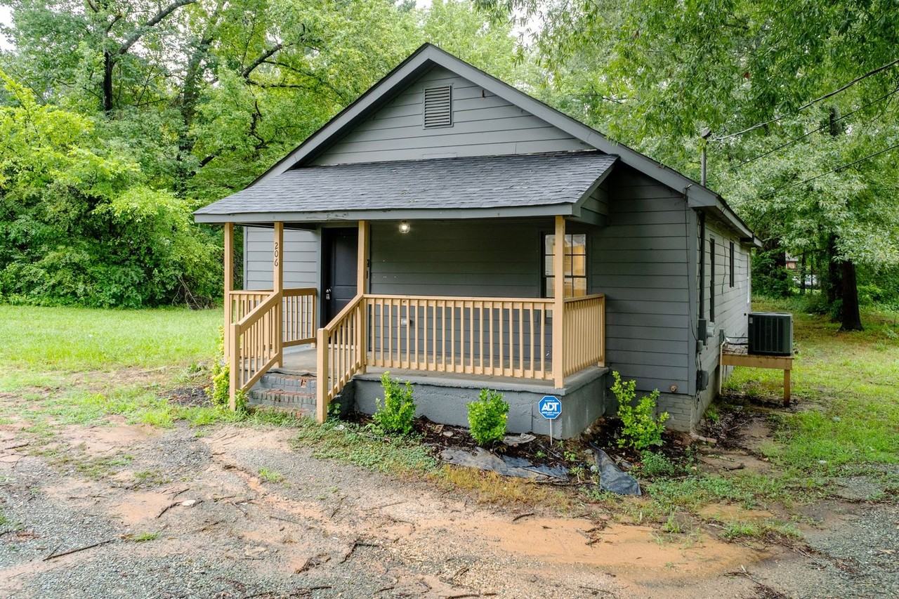 206 Temple Ave - Photo 2 of 21