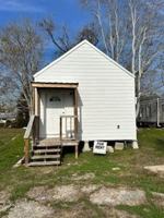 featured image of 909 E Saint Victor St