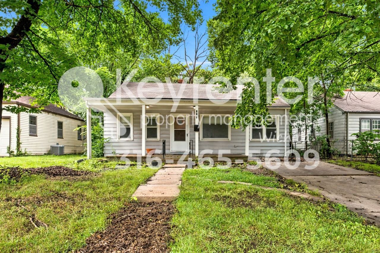 915 Harding St - Photo 2 of 22