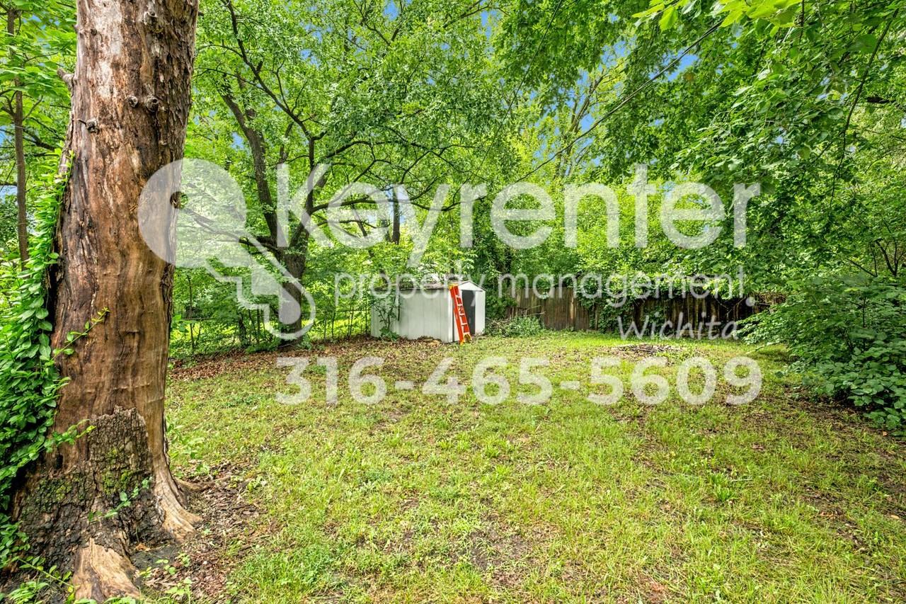 915 Harding St - Photo 3 of 22