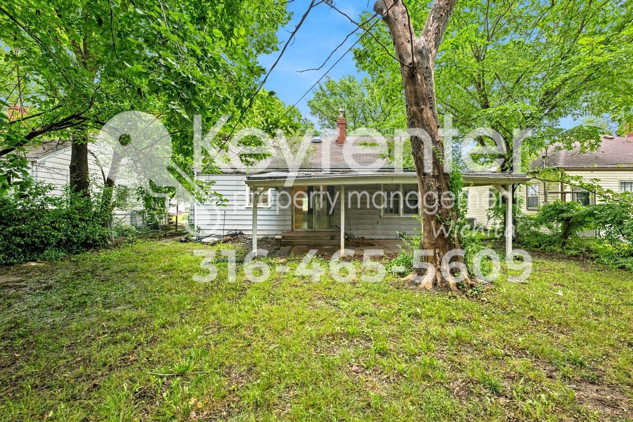915 Harding St - Photo 4 of 22