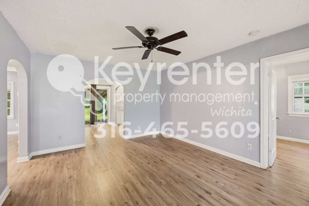 915 Harding St - Photo 6 of 22