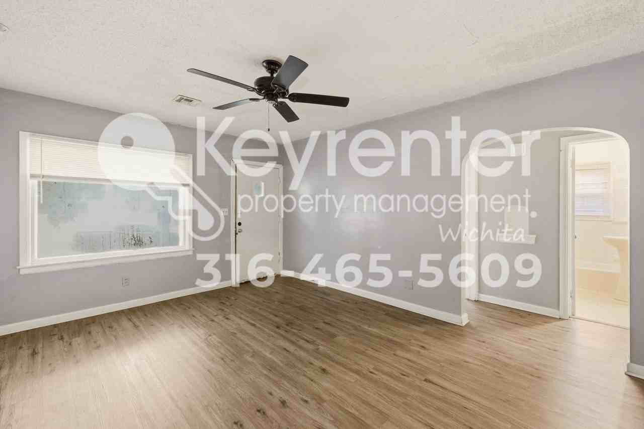 915 Harding St - Photo 7 of 22