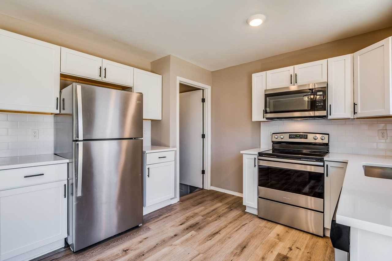 812 S Bluff Ave - Photo 4 of 11