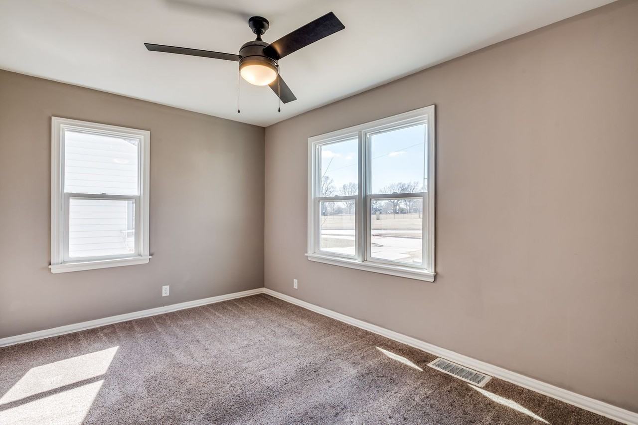812 S Bluff Ave - Photo 5 of 11