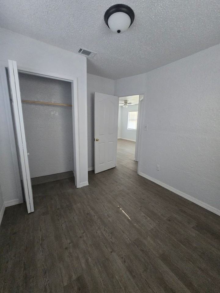 706 E Madison St - Photo 6 of 16