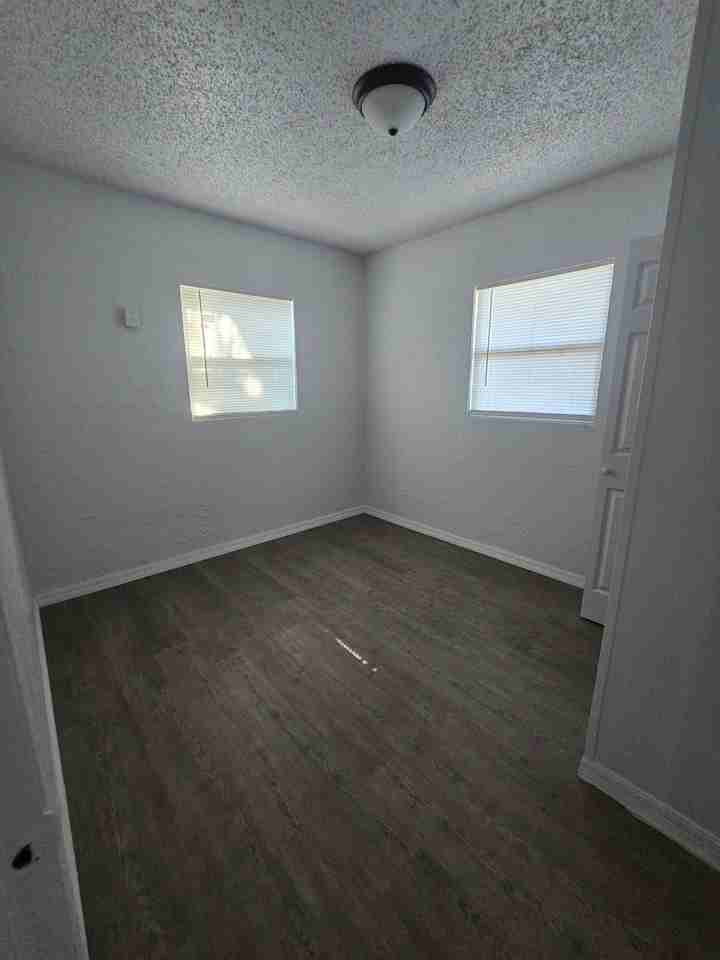 706 E Madison St - Photo 7 of 16