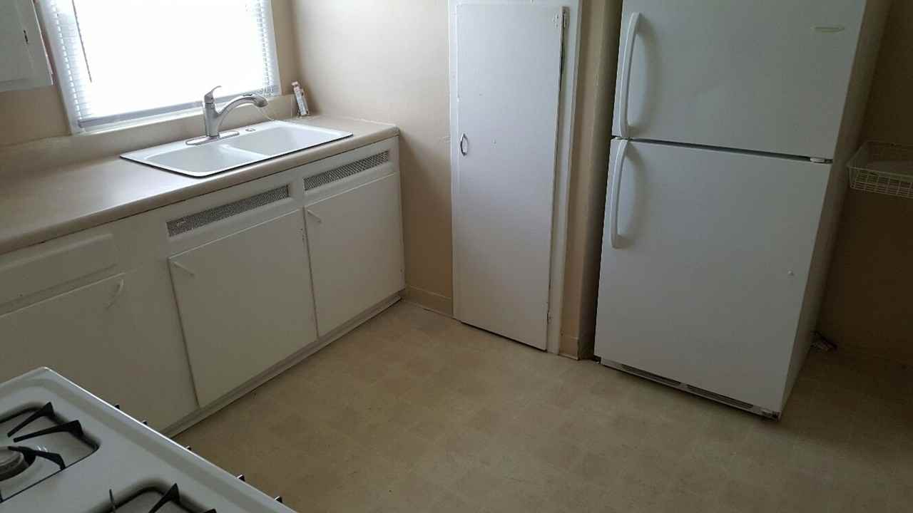 1506 4th Ave Se - Photo 3 of 7