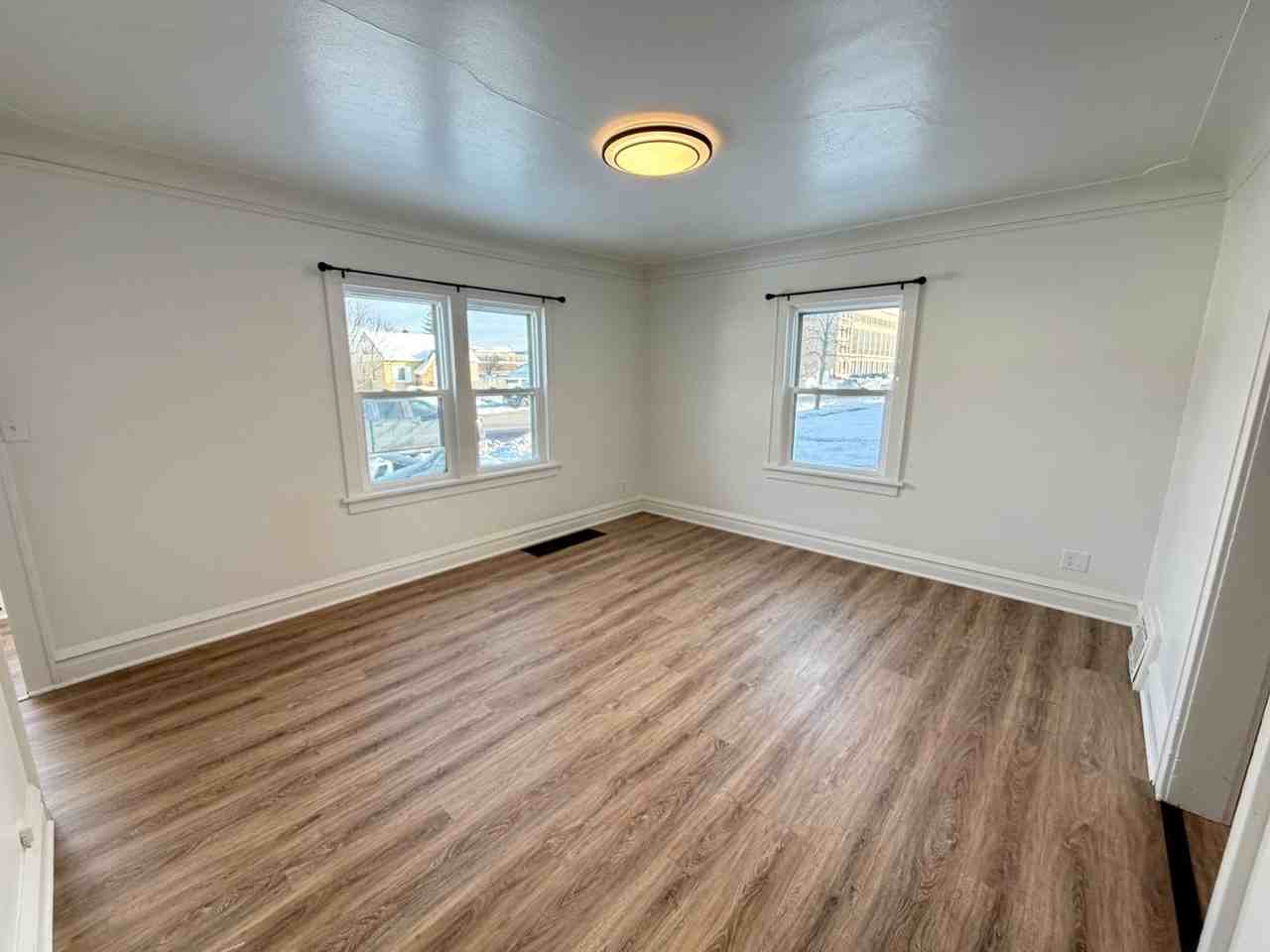 1301 Hammond Ave - Photo 3 of 25