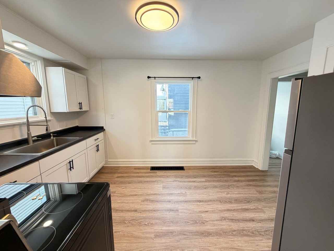1301 Hammond Ave - Photo 7 of 25