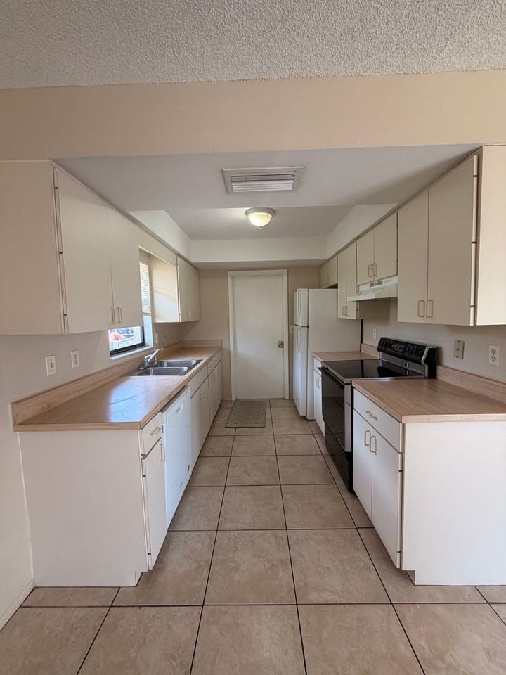 7141 Rangi Dr - Photo 4 of 12