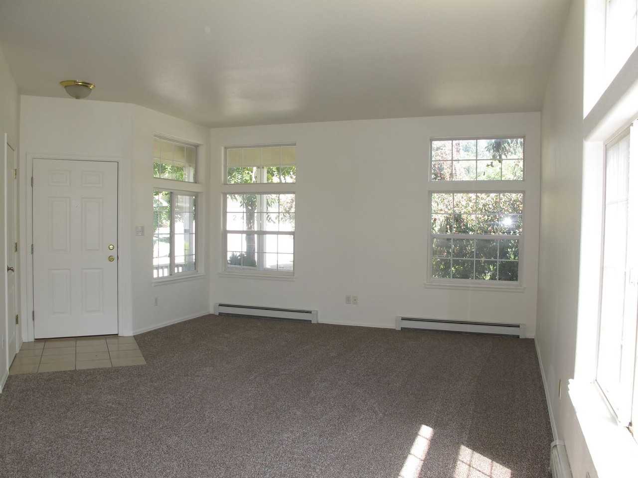 2479 Wellington Ct - Photo 2 of 18