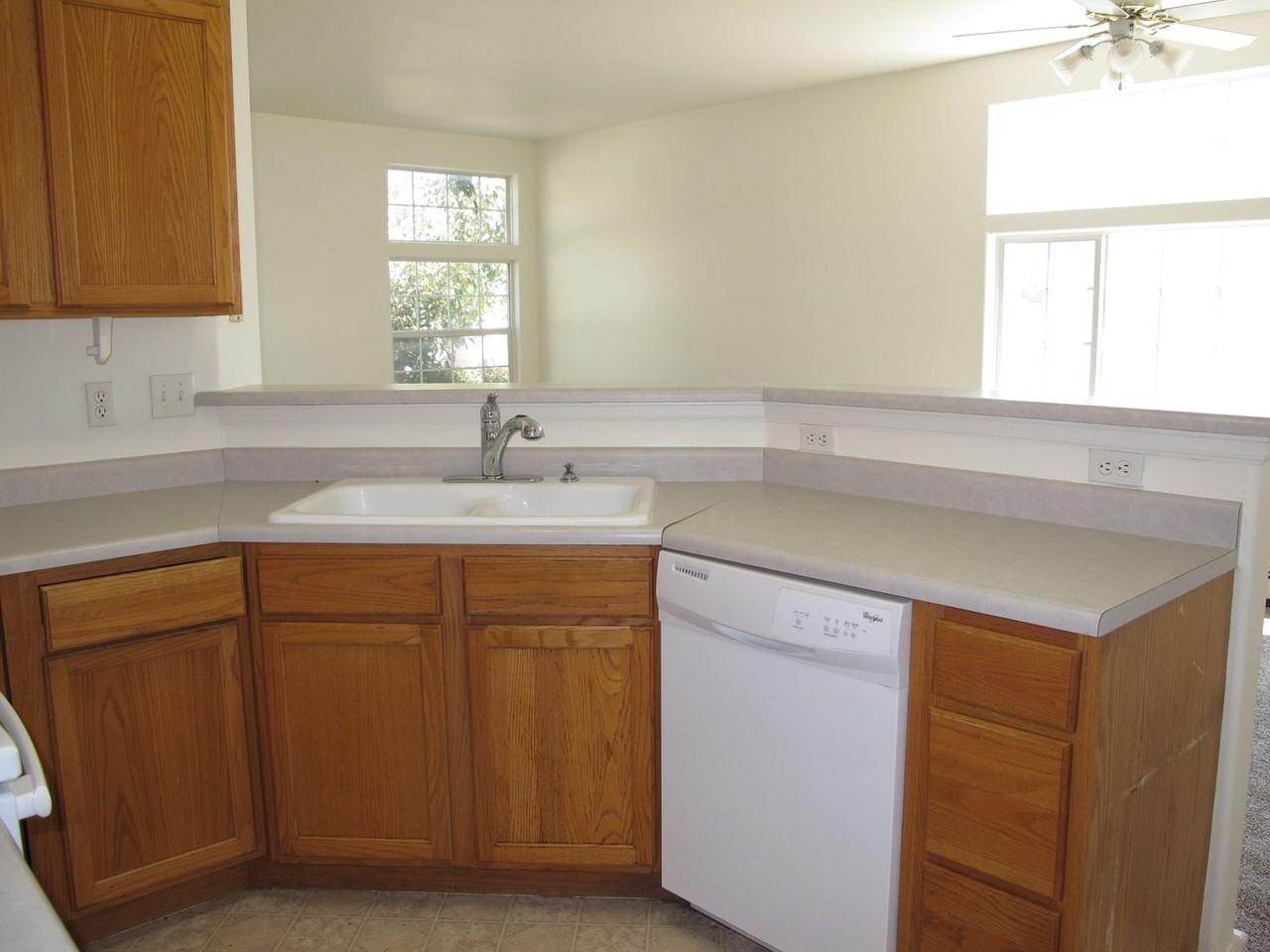 2479 Wellington Ct - Photo 5 of 18