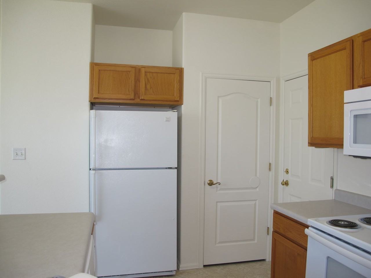 2479 Wellington Ct - Photo 6 of 18