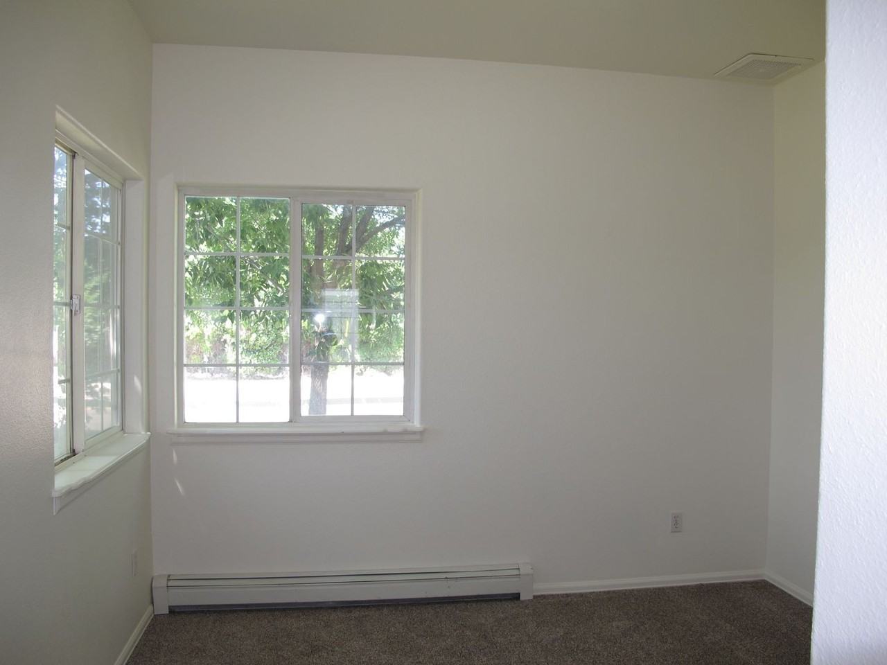2479 Wellington Ct - Photo 7 of 18