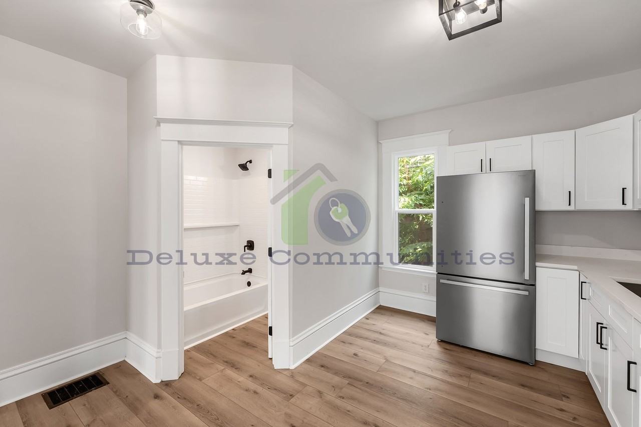 606 Lafayette Ave Ne - Photo 2 of 21