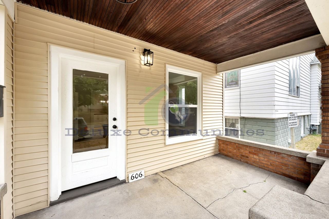 606 Lafayette Ave Ne - Photo 5 of 21