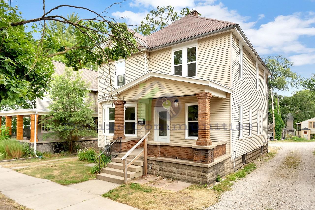 606 Lafayette Ave Ne - Photo 7 of 21