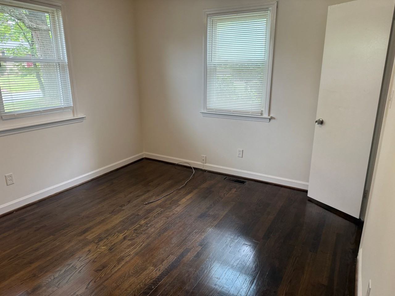 4914 Unaka Ave - Photo 3 of 5