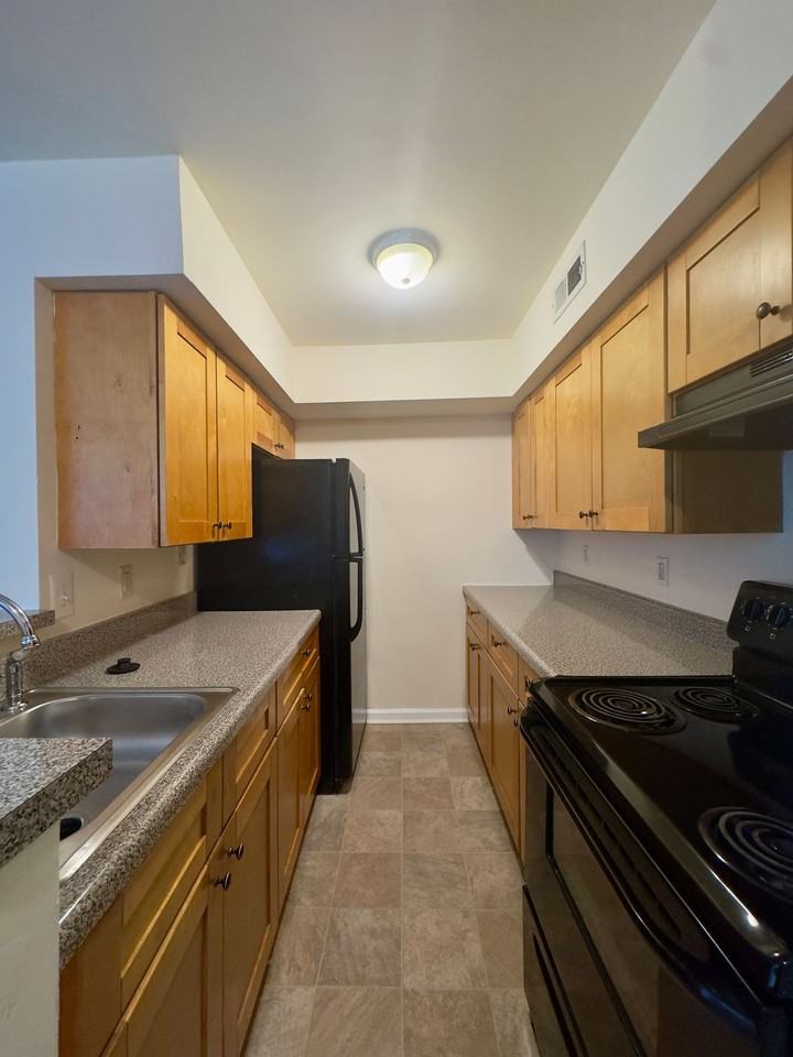 Midwood Apartments in Kenilworth Park, Baltimore, MD! - Photo 5 of 8