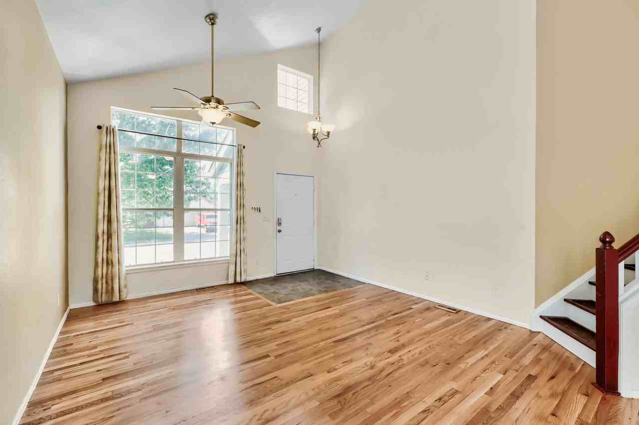 5389 E Manchester Dr - Photo 2 of 23