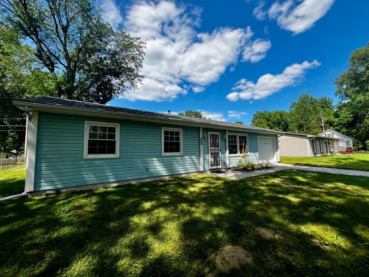 2714 Allegany Ave - Photo 3 of 31
