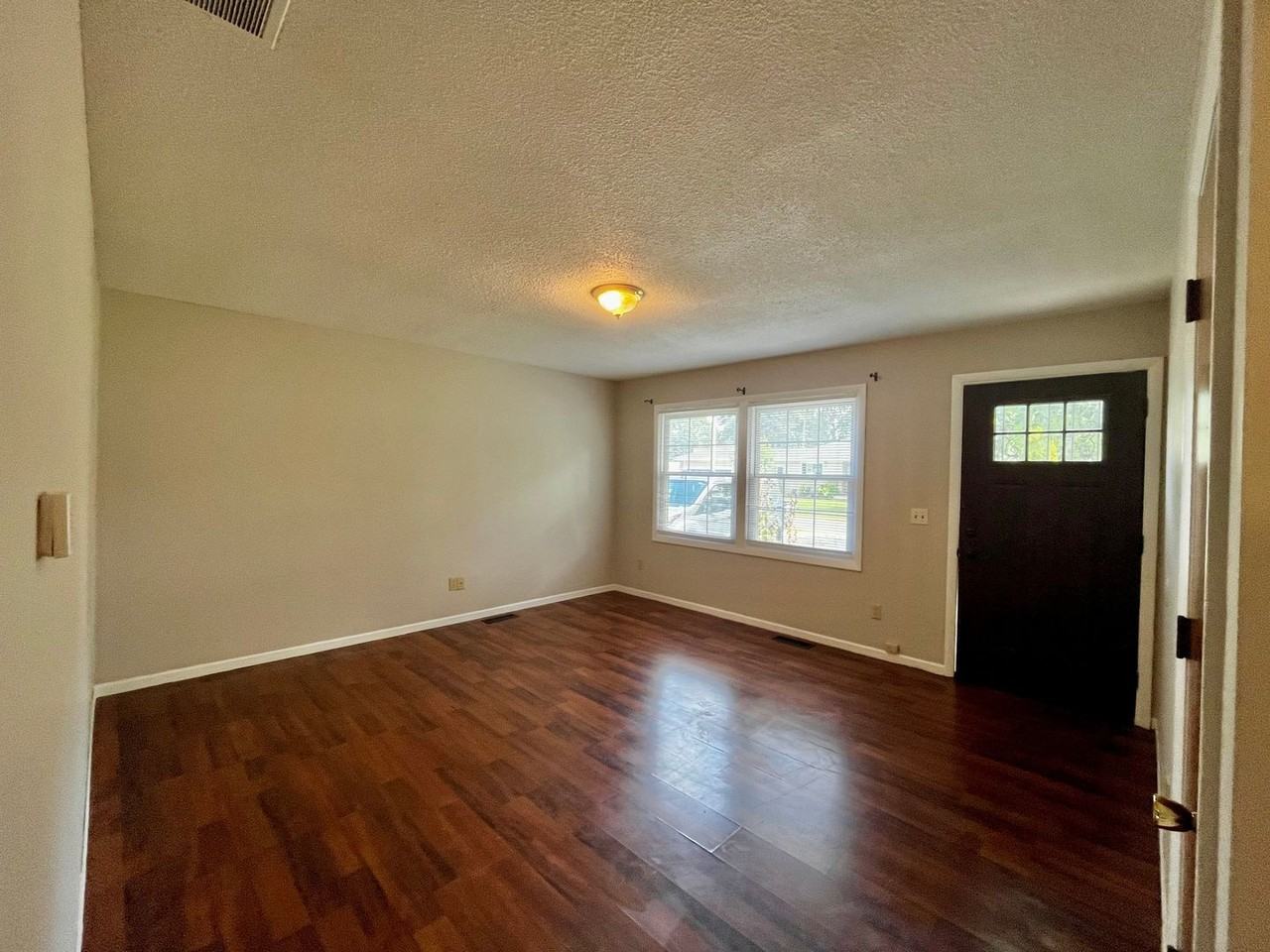 2714 Allegany Ave - Photo 4 of 31