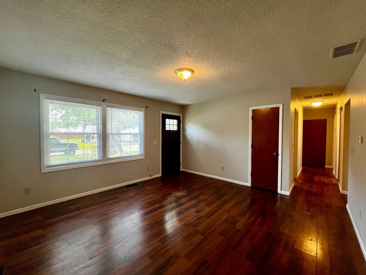 2714 Allegany Ave - Photo 5 of 31