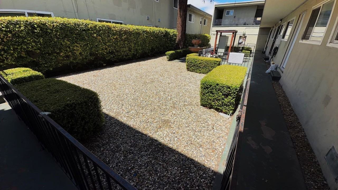 Spacious Apartment Homes | Close to Downtown Oakland - Photo 7 of 10