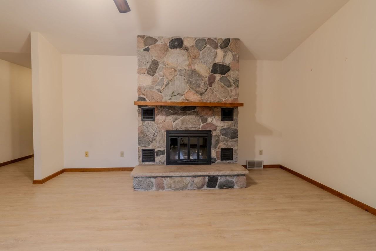 3332 Tibbets Dr - Photo 4 of 43
