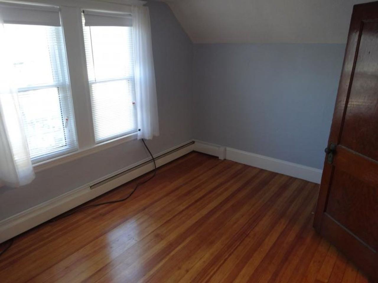 88 Hobart St - Photo 2 of 4