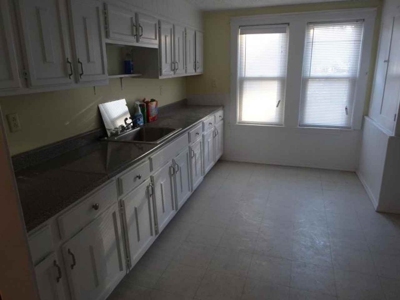88 Hobart St - Photo 3 of 4