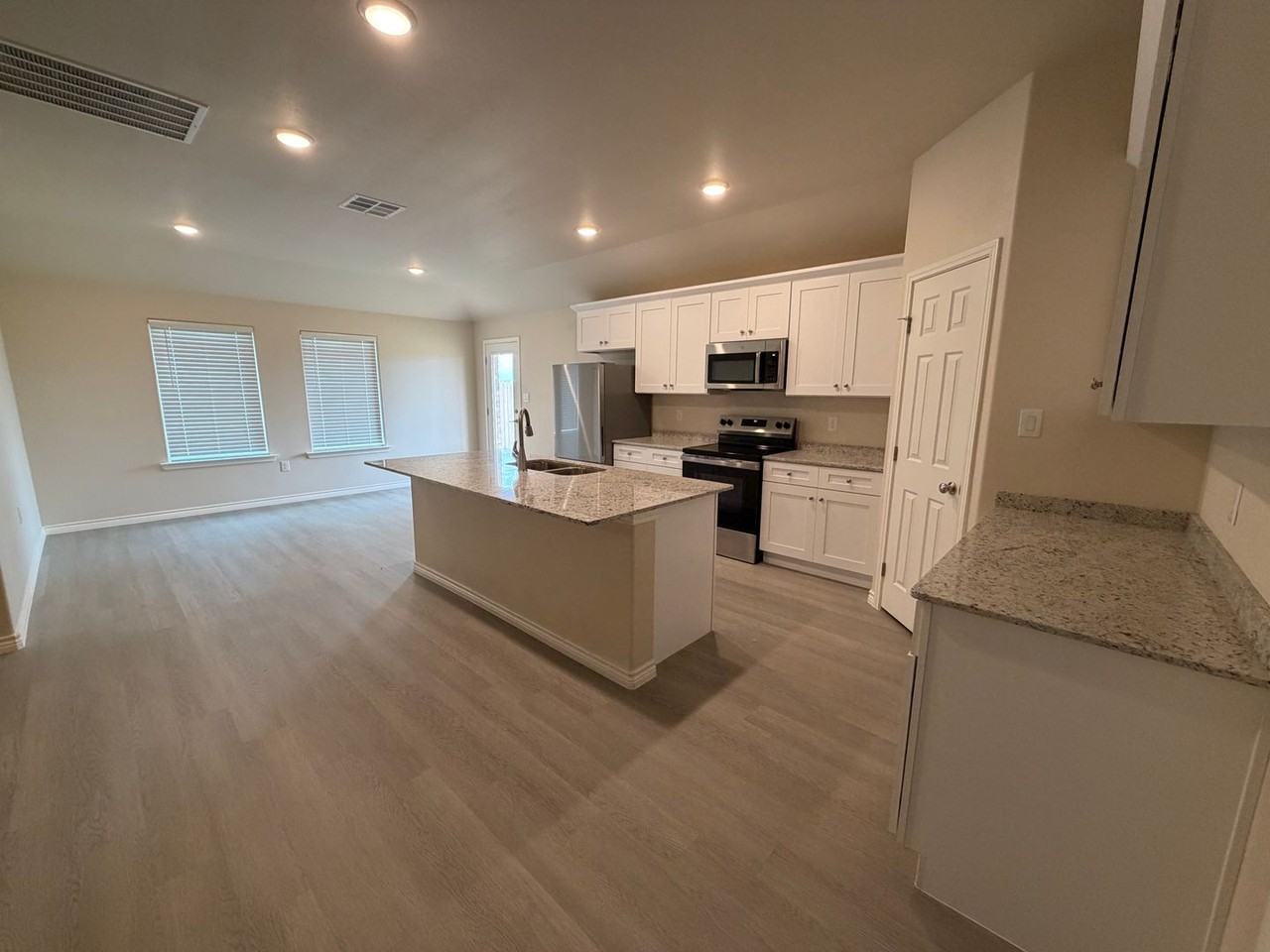1336 Loess St - Photo 3 of 3