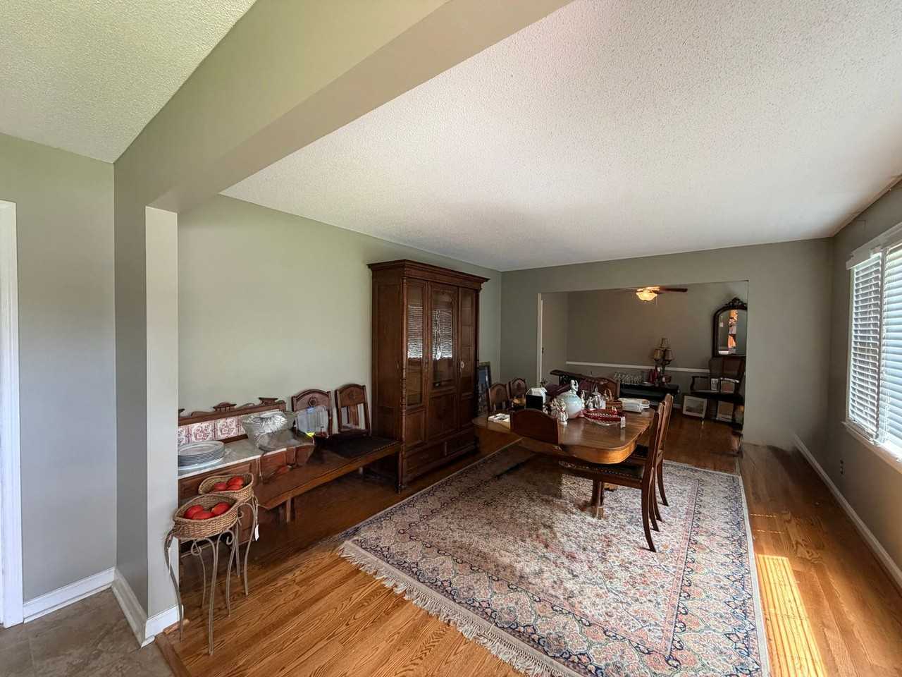 839 Malibu Dr - Photo 2 of 22