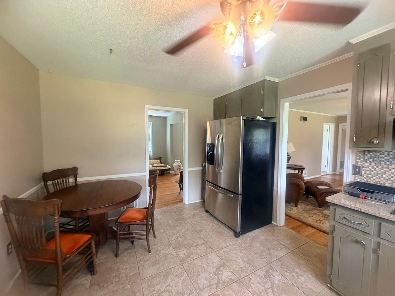 839 Malibu Dr - Photo 4 of 22