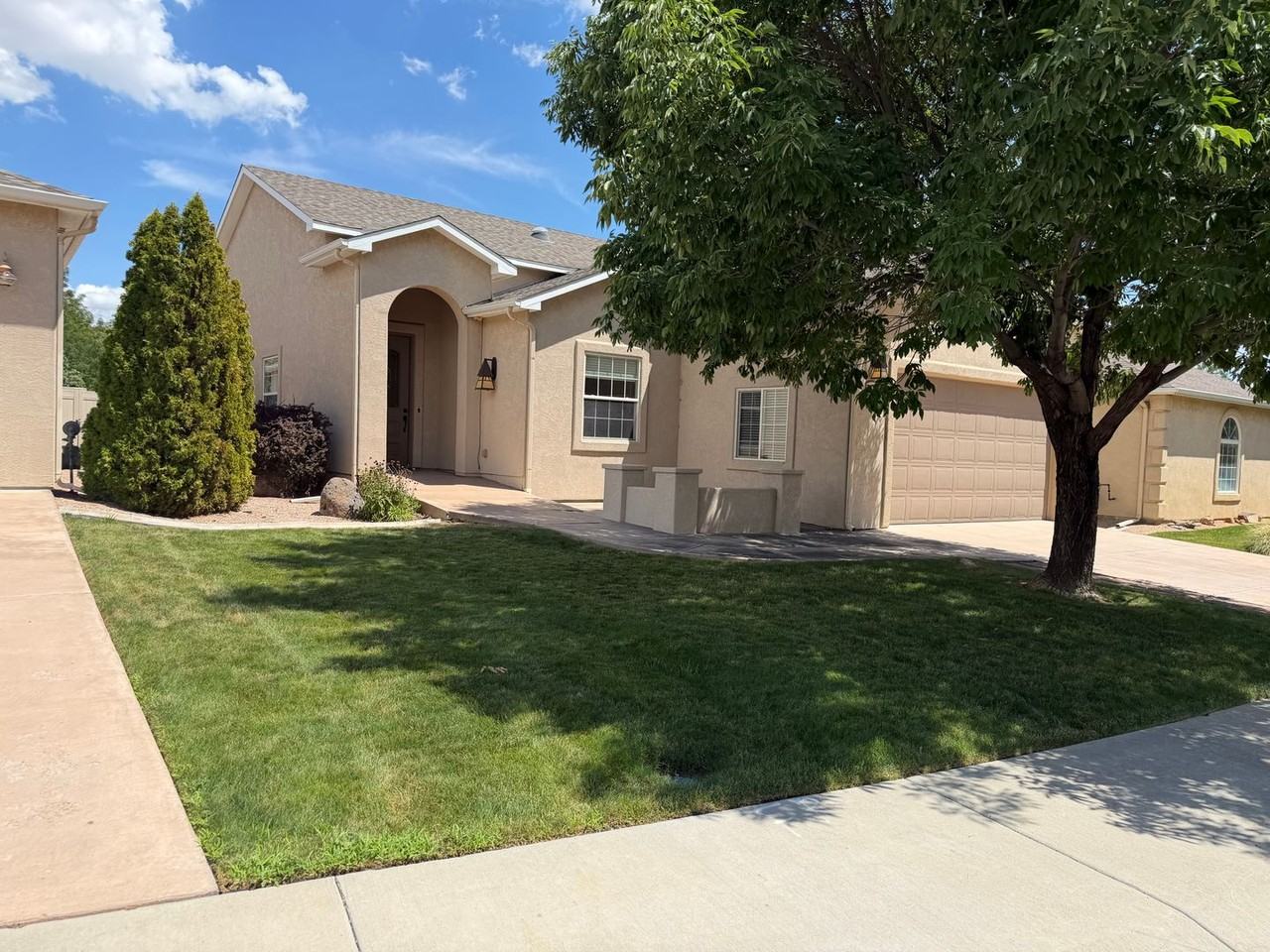 1825 Venetian Dr - Photo 2 of 25