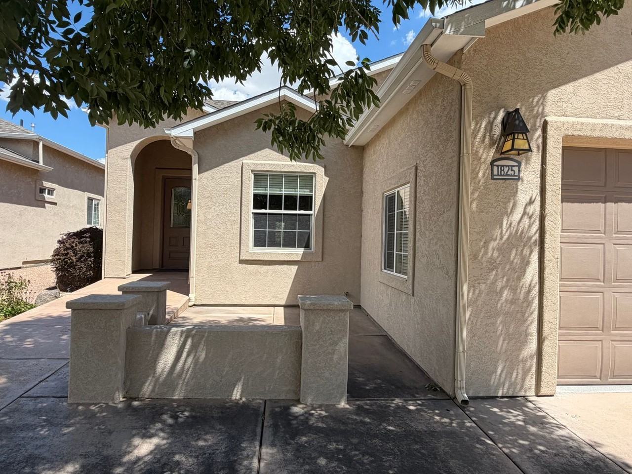 1825 Venetian Dr - Photo 3 of 25
