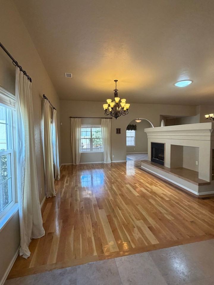 1825 Venetian Dr - Photo 4 of 25