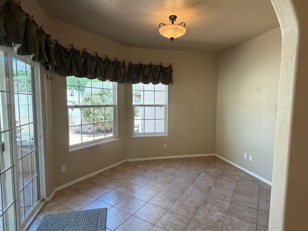 1825 Venetian Dr - Photo 6 of 25