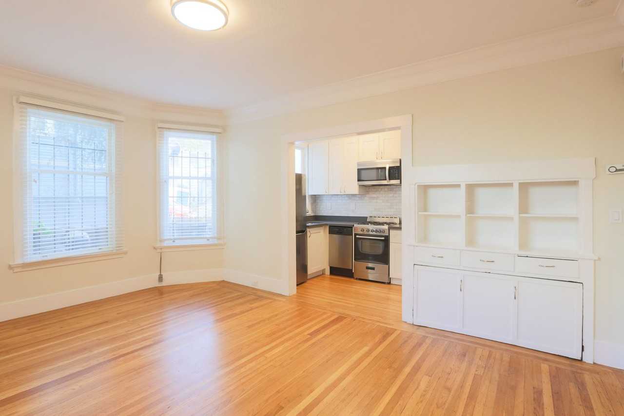 1800 Lakeshore Ave #4 - Photo 4 of 9