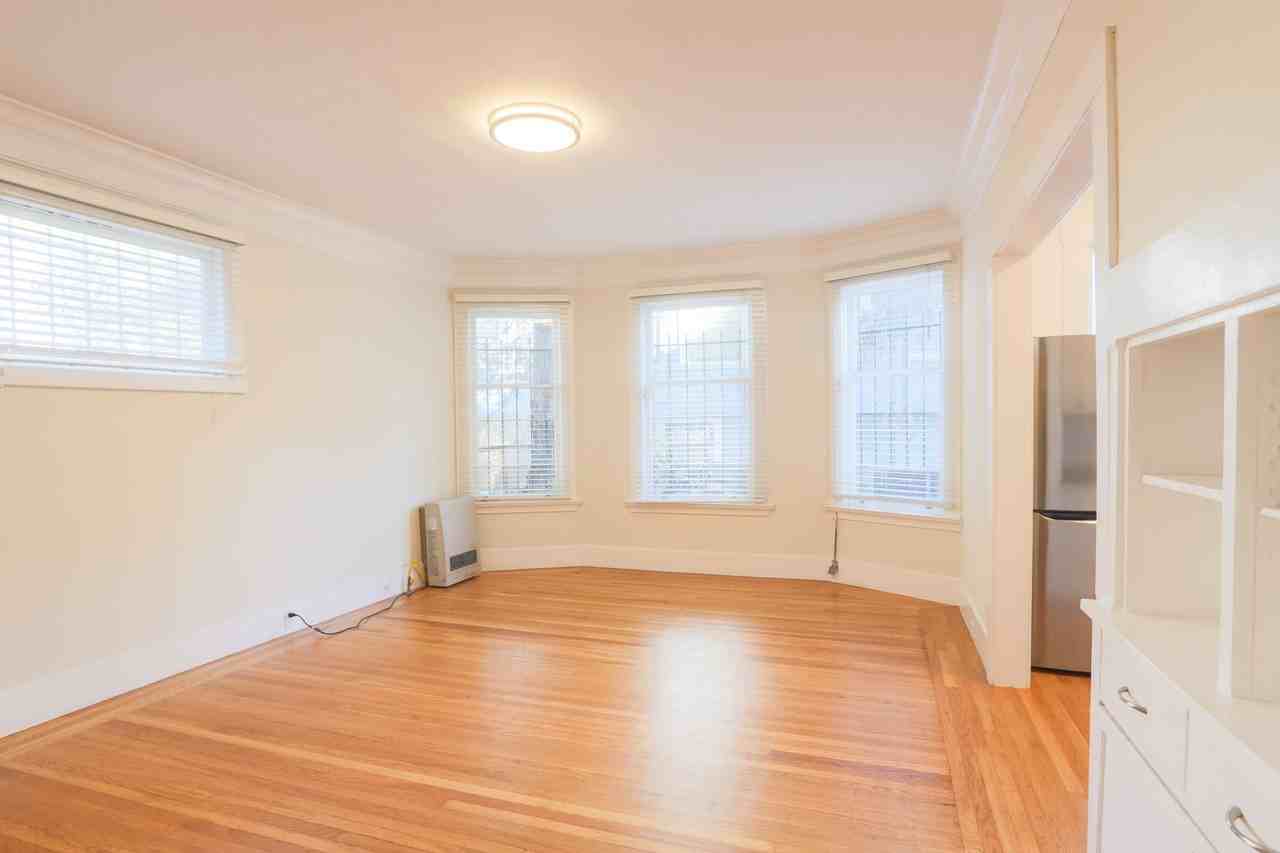 1800 Lakeshore Ave #4 - Photo 6 of 9