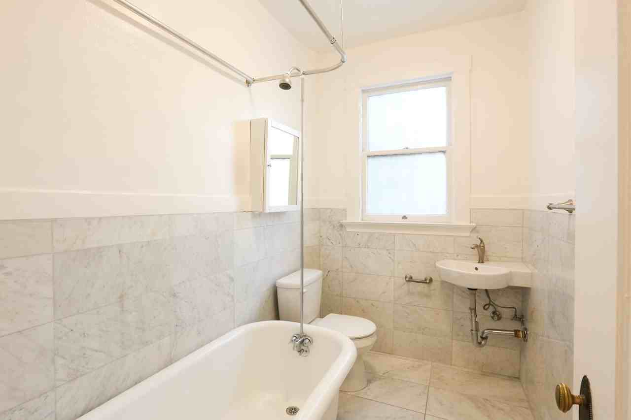 1800 Lakeshore Ave #4 - Photo 7 of 9