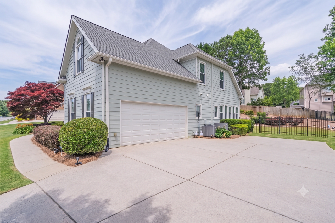 3913 Lost Oak Dr - Photo 2 of 20