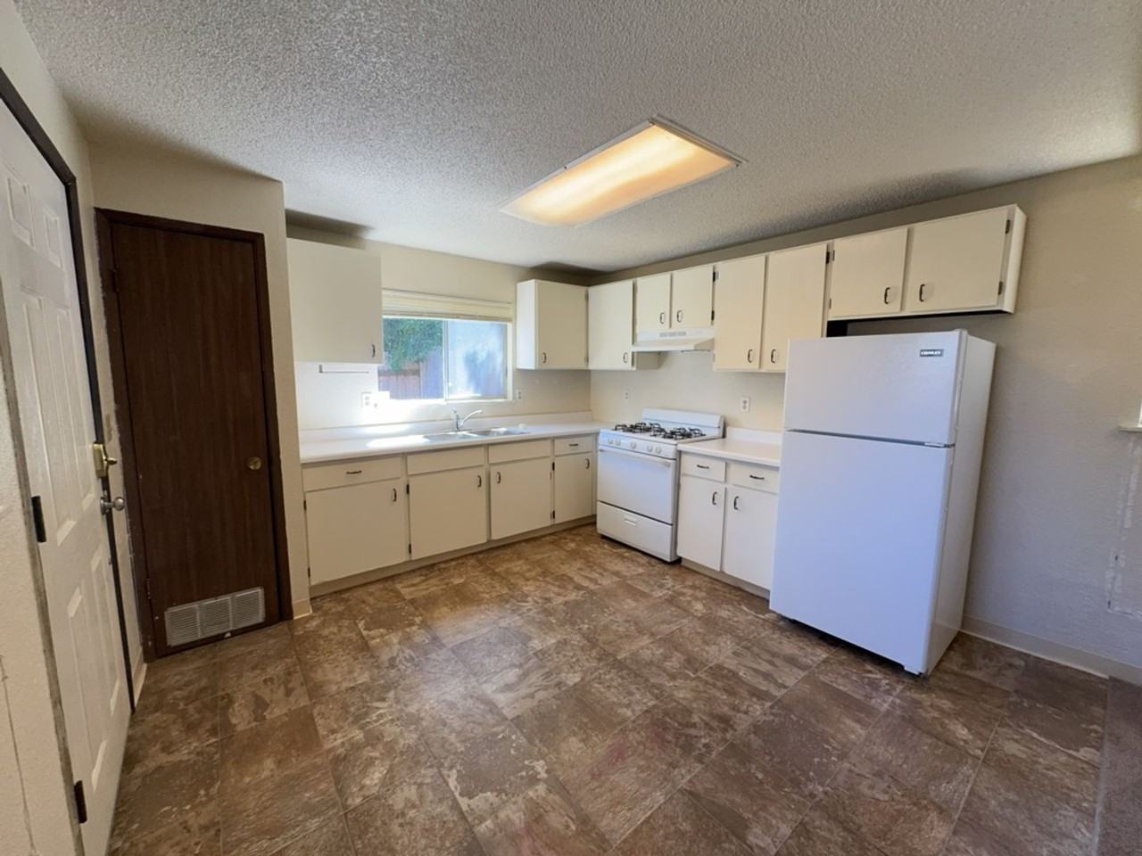 360 1/2 Pleasant Ave - Photo 3 of 12